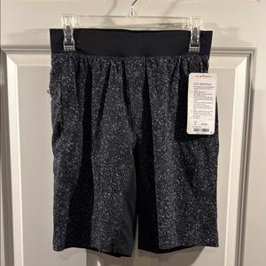 Lululemon AS THE 9” lux shorts w/liner black/gray